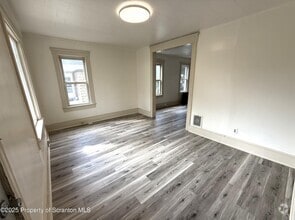 Building Photo - 85 Tripp St