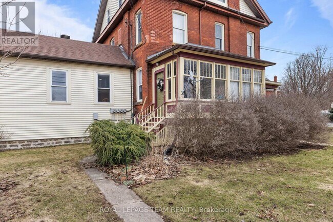 Building Photo - 10 Glen Ave