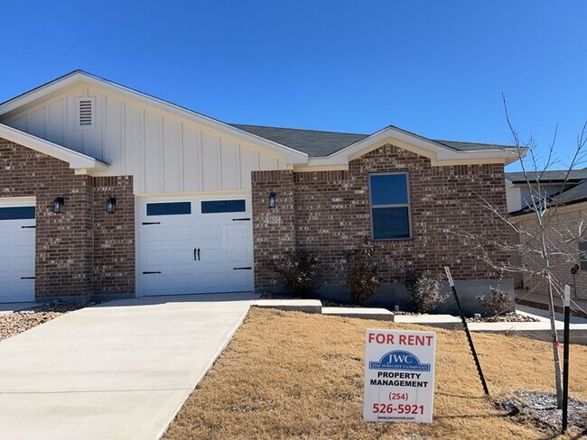 Foto del edificio - 5102 Rose Petal Ct