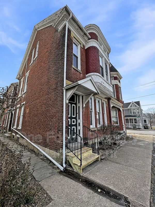 Primary Photo - 212 Church St