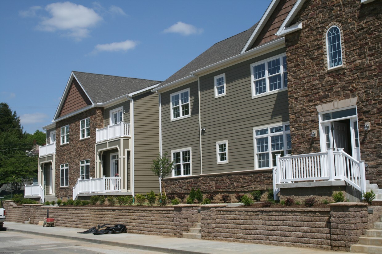 1026 Avery St Unit 204, Parkersburg, WV 26101 Condo for Rent in