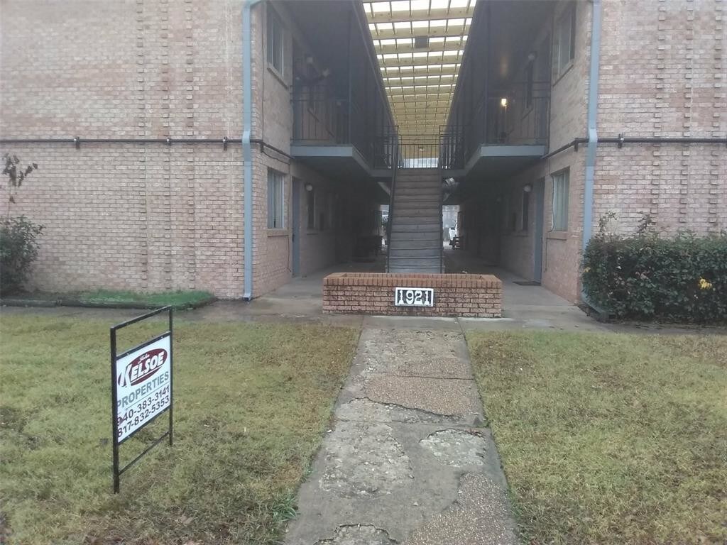 1921 W Hickory St Unit 16, Denton, TX 76201 Room for Rent in Denton