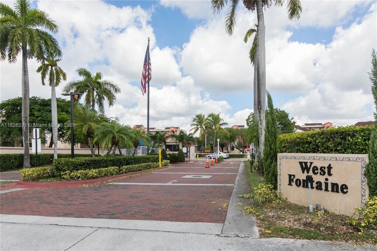 Foto principal - 10241 NW 9th St
