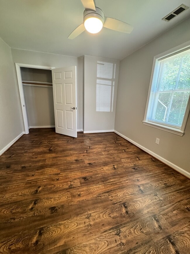 Photo - 920 Patterson Ave SW Apartments