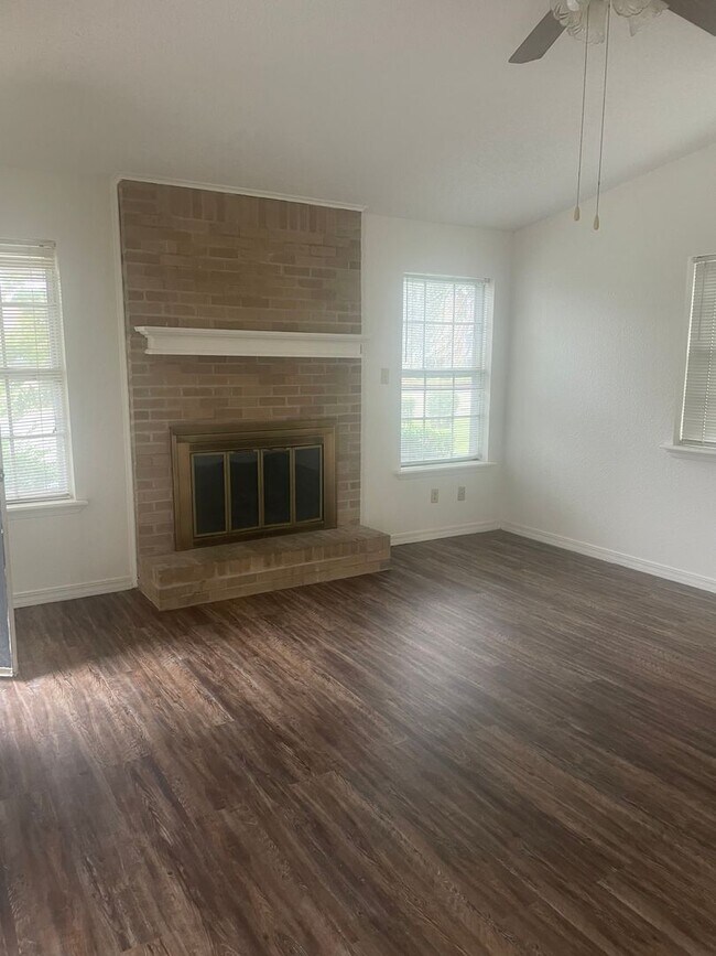 Foto del edificio - 2/1 ptisd Available for immediate Move in