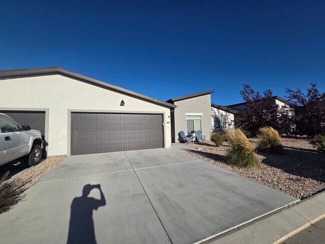 Foto del edificio - 1825 N Lund Hwy