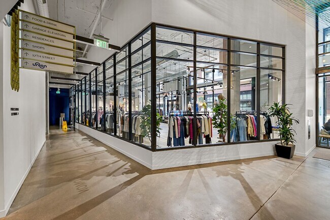 Foto del edificio - Gorgeous Two Bedroom Condo in The Coloradan!