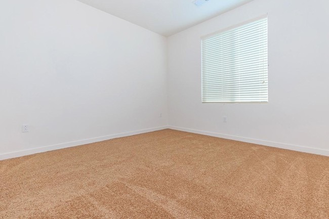 Building Photo - 1924 E Palomar St