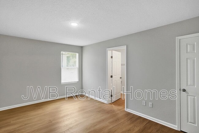 Building Photo - 2358 D St