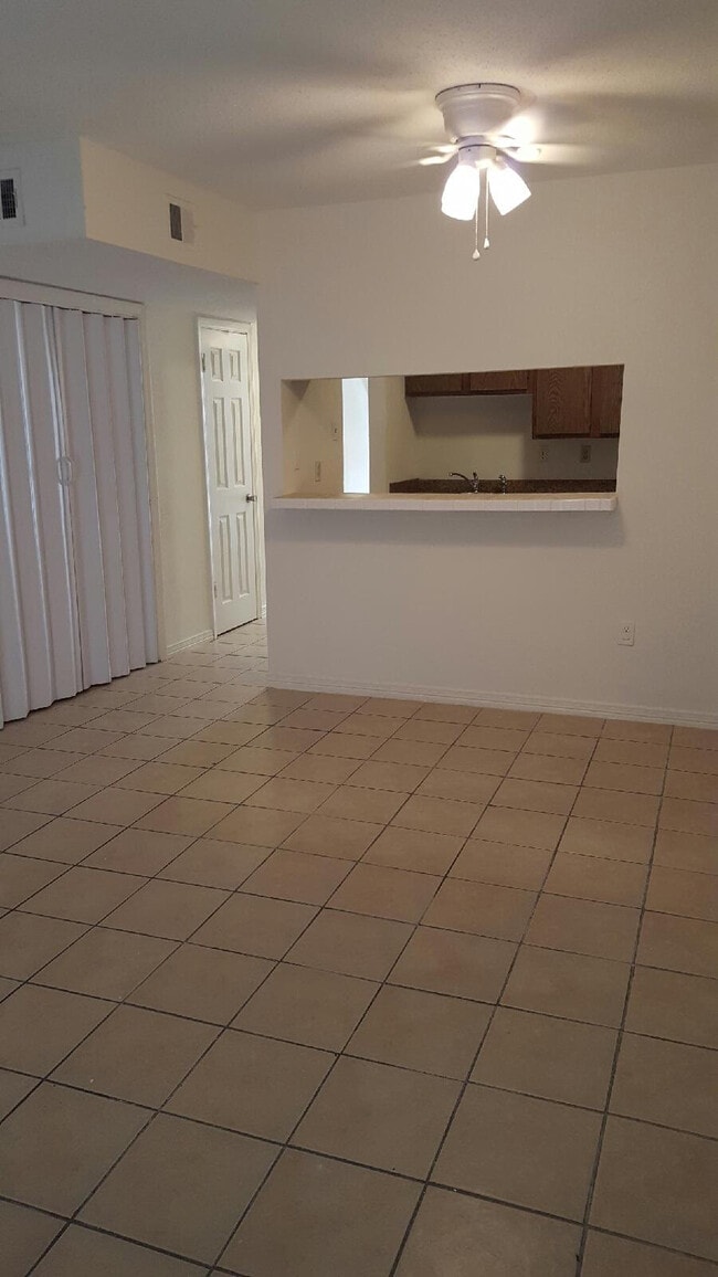 Building Photo - 2137 Pasadena Ave