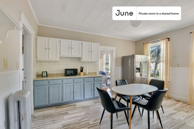 Foto del edificio - Room in Shared 4 bed/1 bath home