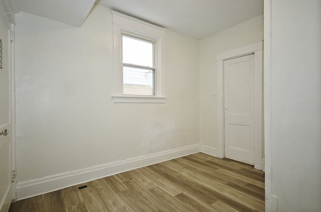 Building Photo - 2611 Voelkel Ave