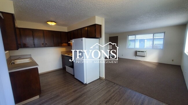 Building Photo - 6009 View Haven Dr
