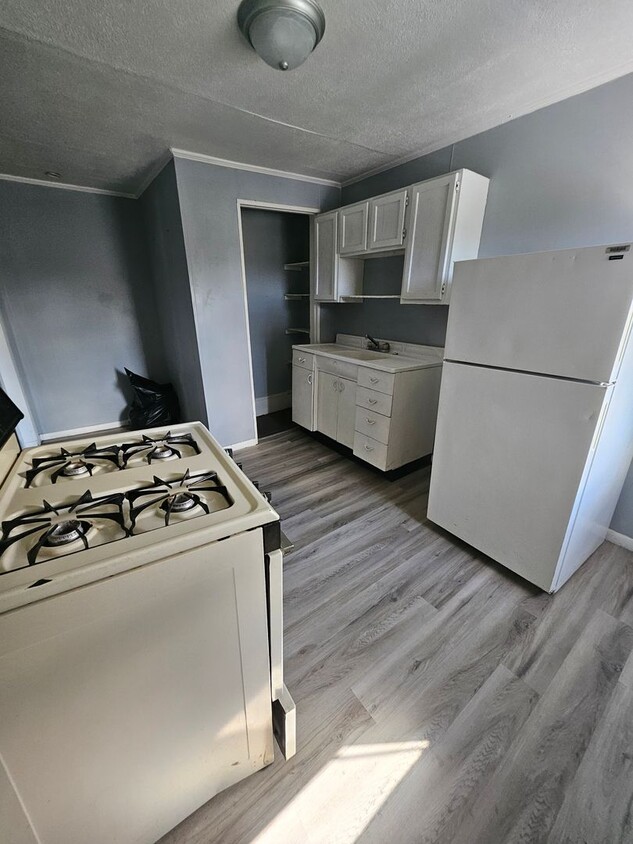 Foto principal - Upper 1 bedroom unit gas included