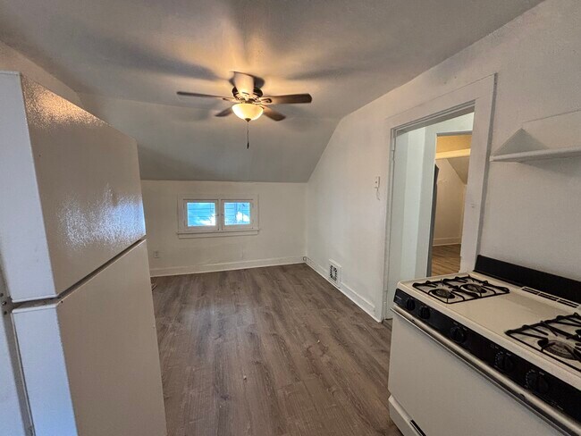 604 Rancho Viejo Dr - Photo 4 - 214 Van Brunt St