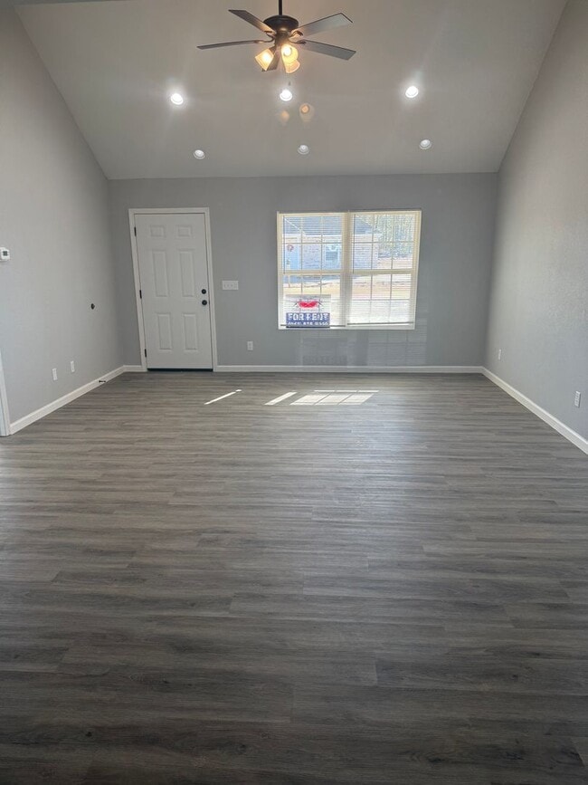 Building Photo - 3 Bed 2 Bath New Construction Home