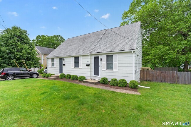 Foto del edificio - 221 Meadows End Rd