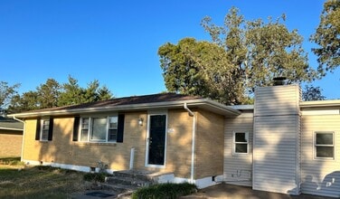Building Photo - 414 Shady Ln