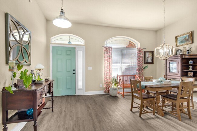 Foto del edificio - 6165 Winchester Cir