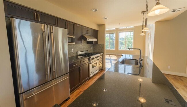 Building Photo - z-053025-Urbane Townhomes