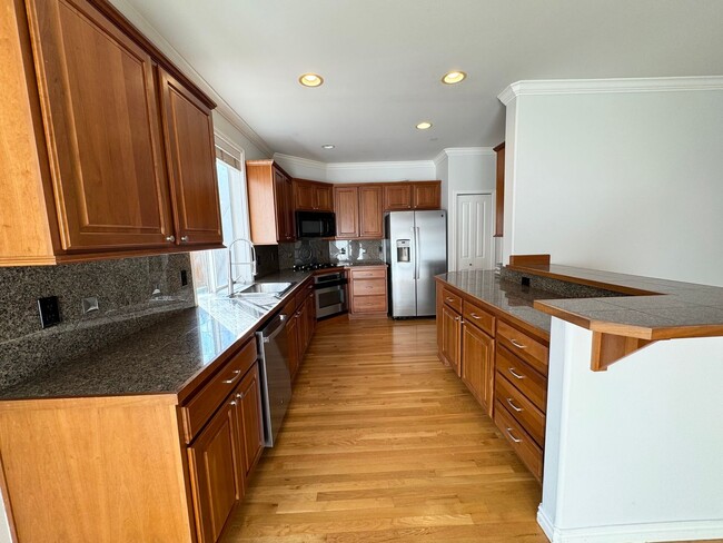 Building Photo - Finn Hill Kirkland 3 bedroom 2.5 bath plus...