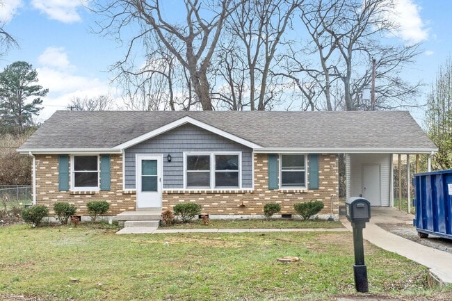 Building Photo - 3 Bedroom 2 Bath Renovated Pet Friendly Home For Rent!