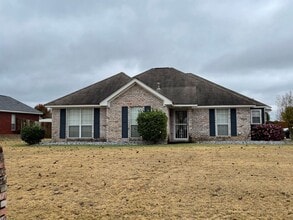 Building Photo - 102 Strodes Crk Cir