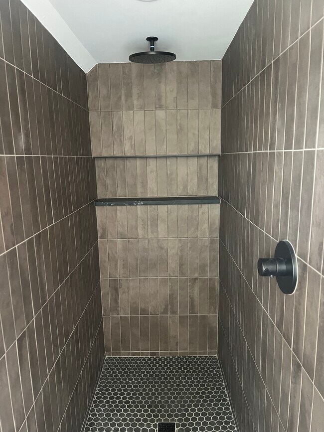 Foto del edificio - 4301 Waterview Cir