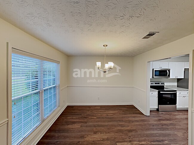 Foto del edificio - 795 Old Johnson Rd