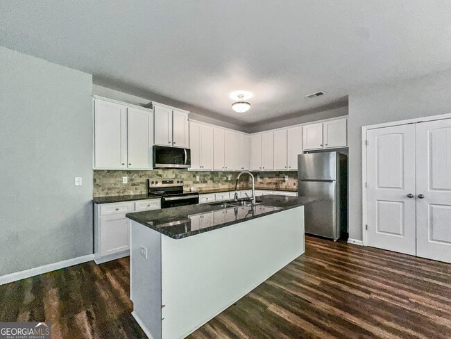 Building Photo - 212 Daisy Cir