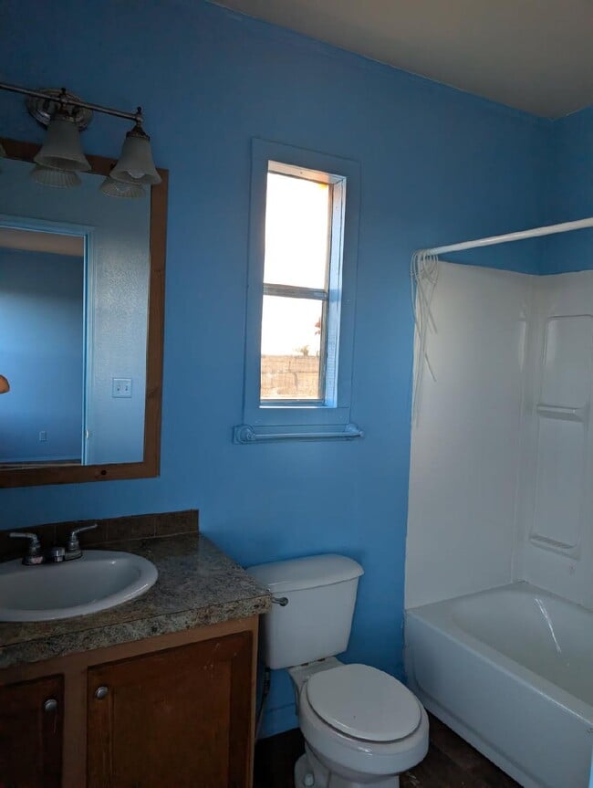 Building Photo - 818 FM713