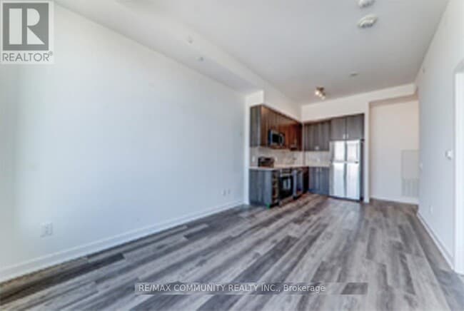 Building Photo - 1480-1480 Bayly St