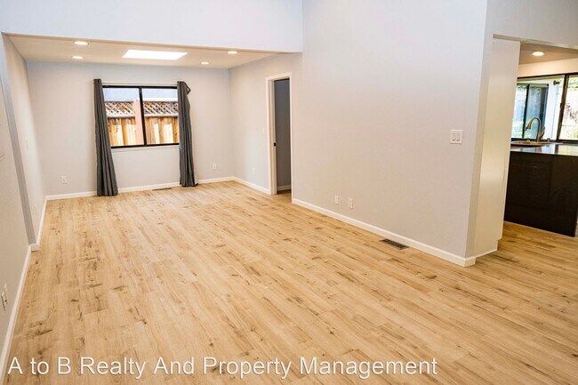 Building Photo - 4 br, 3 bath House - 6862 Villagewood Way