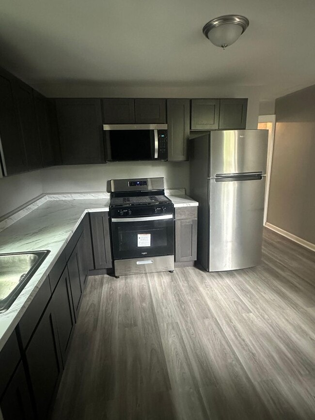 Building Photo - Renovated 3 Bedroom Home