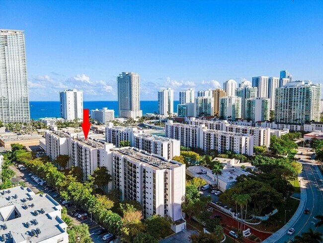 Foto del edificio - 17021 N Bay Rd