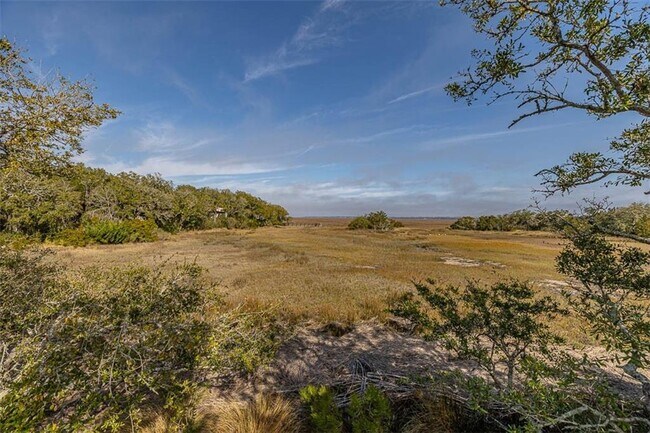 Foto del edificio - 404 Palm Ct