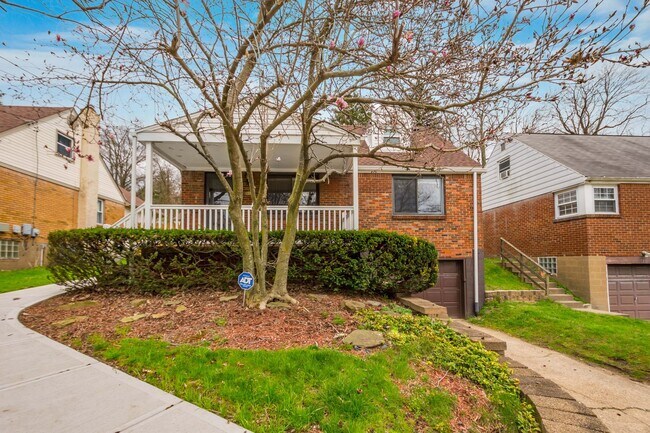 Foto del edificio - AVAILABLE JULY 1ST!! GORGEOUS 3 BED / 2 BATH HOME IN PENN HILLS!