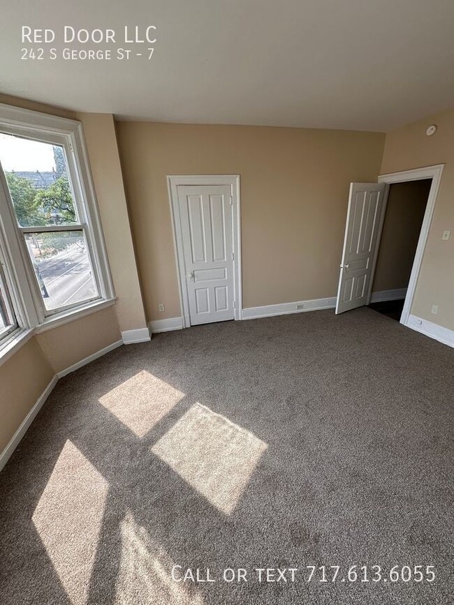 Building Photo - 242 S George St