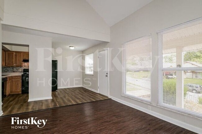 Foto del edificio - 455 Down Hill Dr