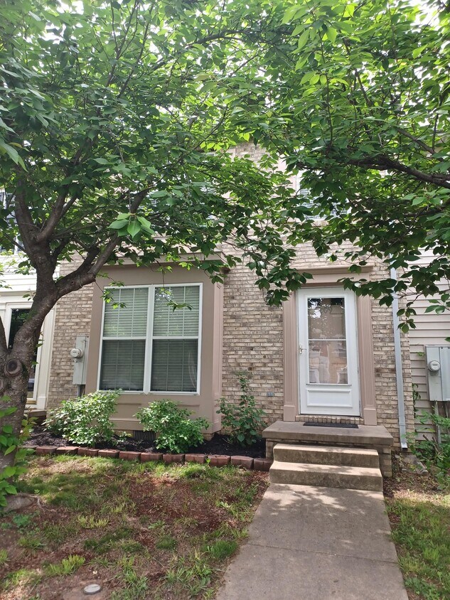 Primary Photo - 209 Stratford Dr