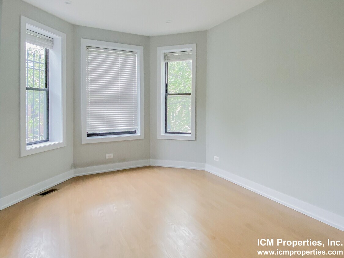 Foto principal - 2318 N Southport Ave