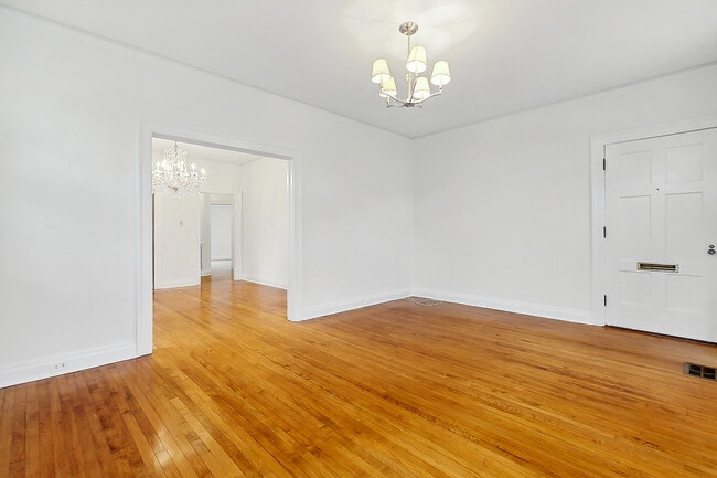 Building Photo - 1617 Soniat St