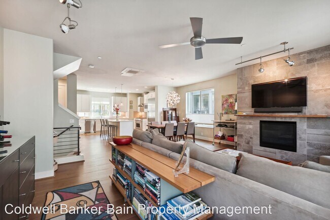 Building Photo - 4 br, 3.5 bath House - 2972 76th Place SE,...