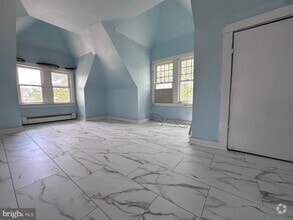 Building Photo - 110 S Broad St