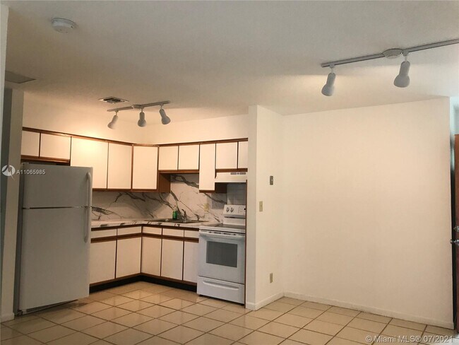 Foto del edificio - 306 NE 5th Ct