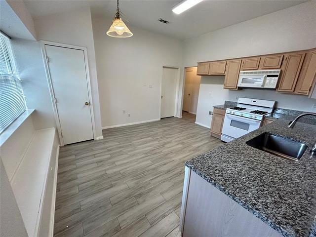 Foto del edificio - 4421 Crystal Ln