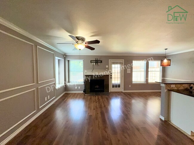 Building Photo - Charming 3BR/2.5BA Corner Home in Euless – Pool, Fireplace & Garage!