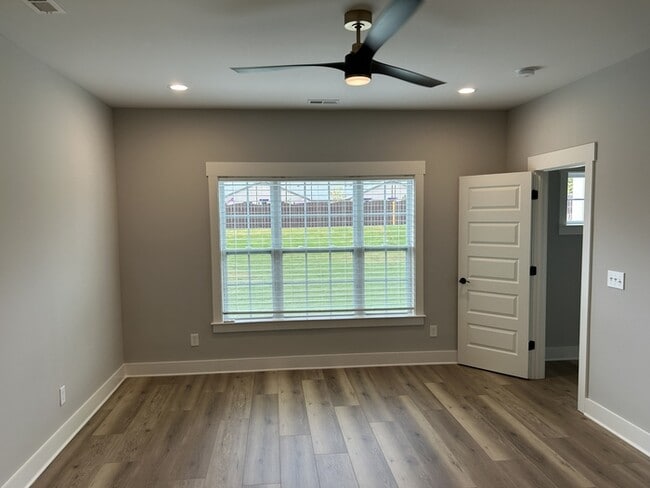 Building Photo - 6619 Camilla Dr