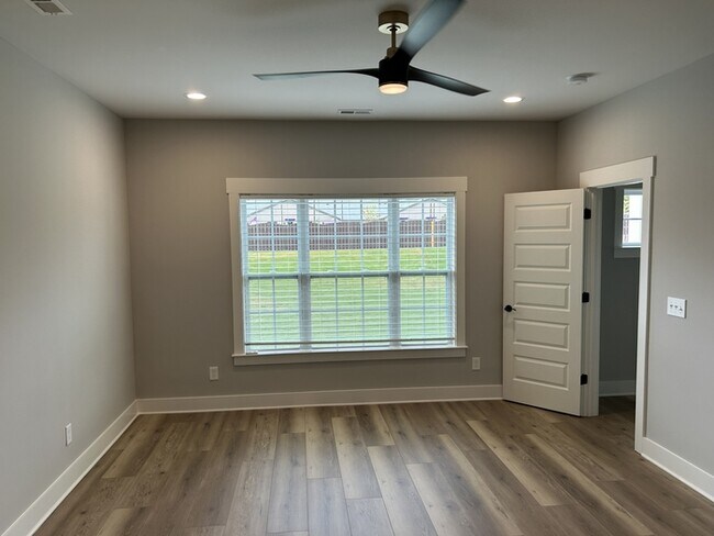 Foto del edificio - 6619 Camilla Dr