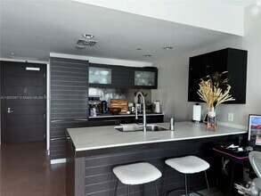 Building Photo - 200 S Biscayne Blvd